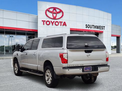 Used 2017 Nissan Titan SV AWD/4WD image 4