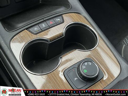 Used 2021 GMC Acadia SLE image 23