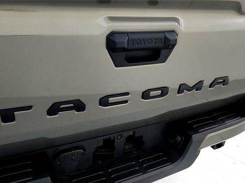 Used 2025 Toyota Tacoma TRD Off-Road image 22