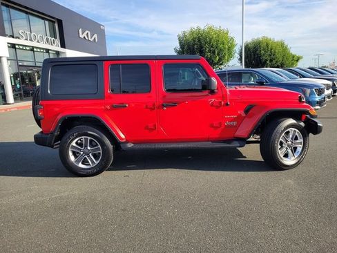 Used 2021 Jeep Wrangler Unlimited Sahara AWD/4WD image 3