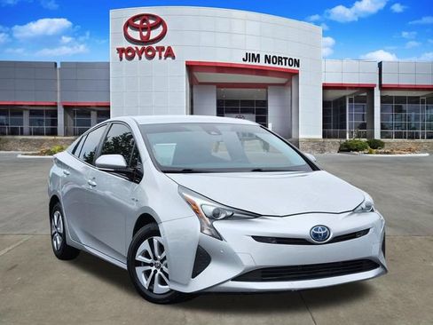 Used 2018 Toyota Prius Two w/ Prius Two Safety Plus Package FWD image 1