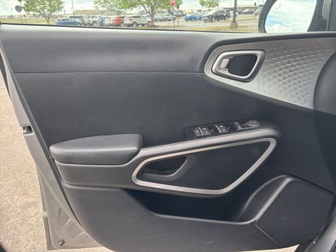 Used 2025 Kia Soul LX w/ LX Technology Package image 18