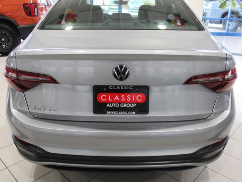 Used 2023 Volkswagen Jetta Sport image 6