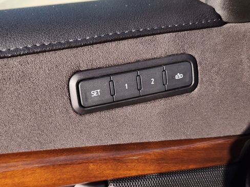 Used 2020 Cadillac Escalade ESV Premium Luxury image 28