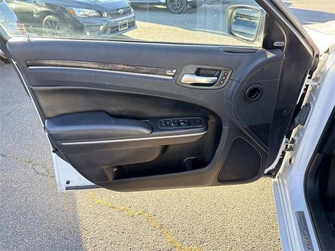 Used 2019 Chrysler 300 Limited w/ Safetytec Plus Group image 13