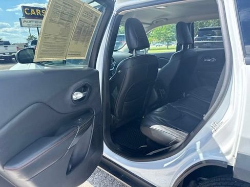 Used 2014 Jeep Cherokee Trailhawk w/ Leather Interior Group AWD/4WD image 21