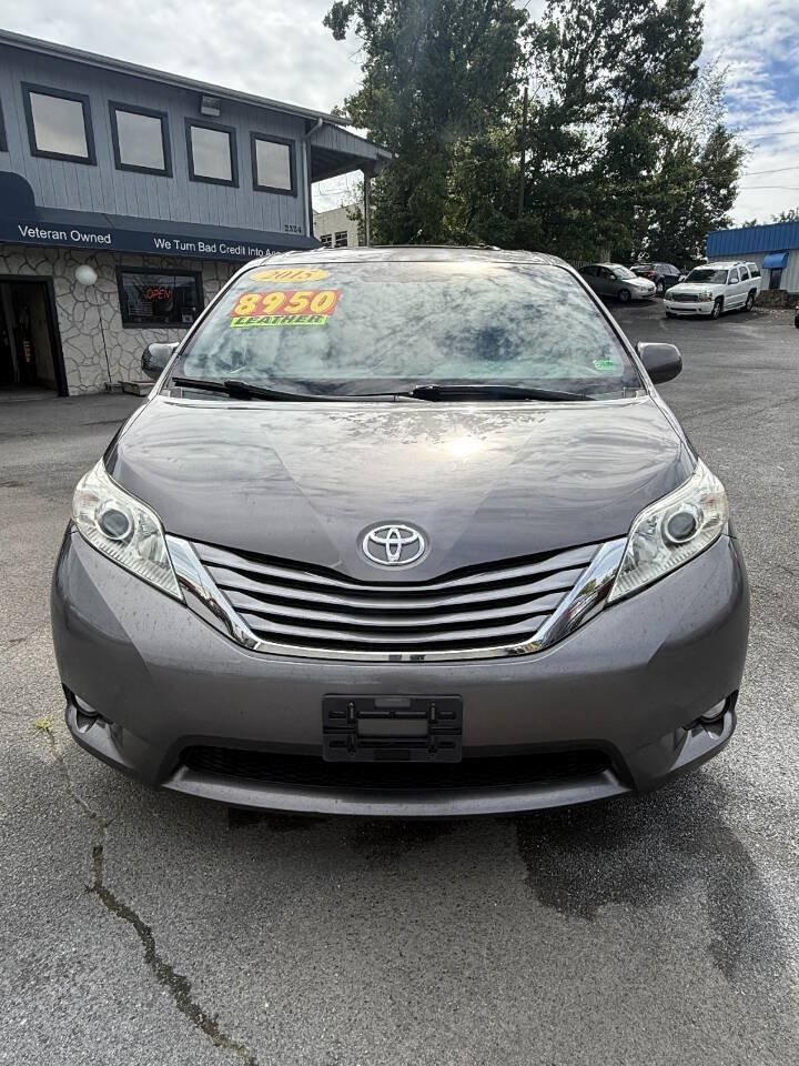 Used 2015 Toyota Sienna XLE w/ XLE Navigation Package FWD image 6