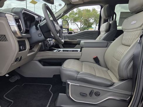 New 2026 Ford F250 Platinum w/ Platinum Plus Package AWD/4WD image 17
