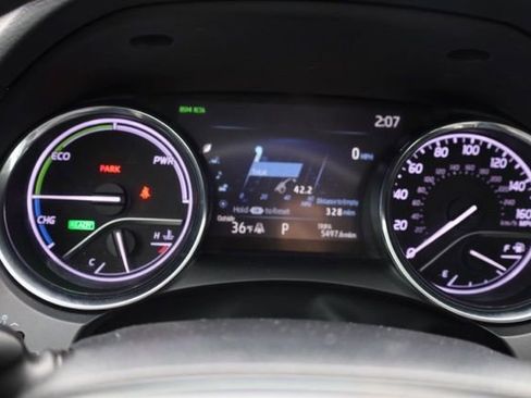 Used 2020 Toyota Camry XLE image 25