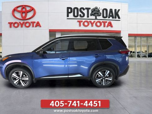 Used 2021 Nissan Rogue Platinum FWD image 2