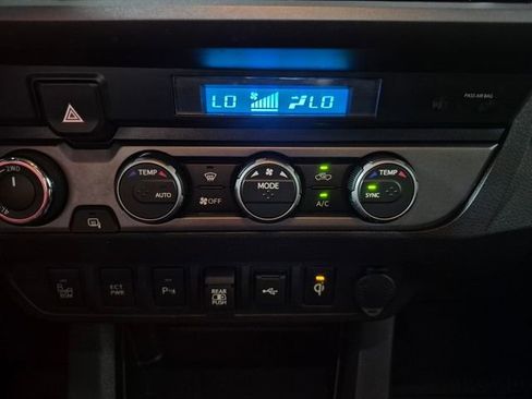 Certified 2022 Toyota Tacoma TRD Off-Road w/ Technology Package AWD/4WD image 28