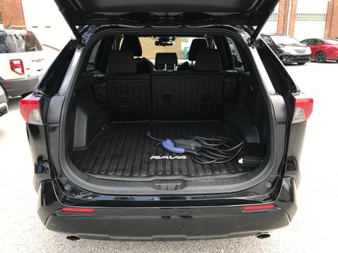 Used 2021 Toyota RAV4 SE w/ Weather & Moonroof Package AWD/4WD image 29