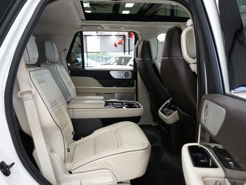 Used 2020 Lincoln Navigator Black Label w/ Cargo Convenience Package image 15