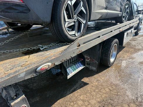 Used 2016 Ford F550 2WD Regular Cab Super Duty image 4