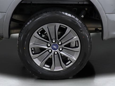 Used 2018 Ford F150 Lariat w/ Equipment Group 502A Luxury image 8