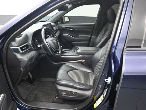 Used 2021 Toyota Highlander XSE FWD image 9