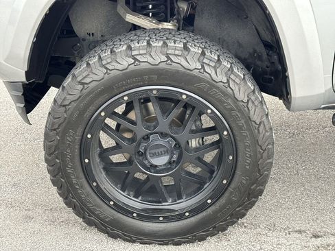 Used 2022 Toyota Tacoma TRD Sport w/ Technology Package AWD/4WD image 10