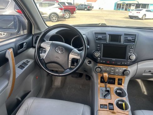 Used 2010 Toyota Highlander Limited image 23