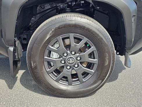 Used 2025 Toyota 4Runner SR5 AWD/4WD image 35