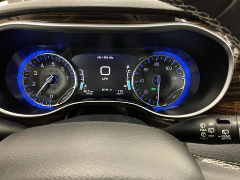 Used 2023 Chrysler Pacifica Limited FWD image 21