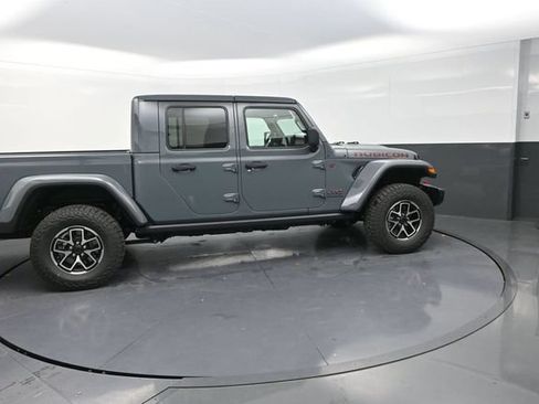 Used 2025 Jeep Gladiator Rubicon AWD/4WD image 11
