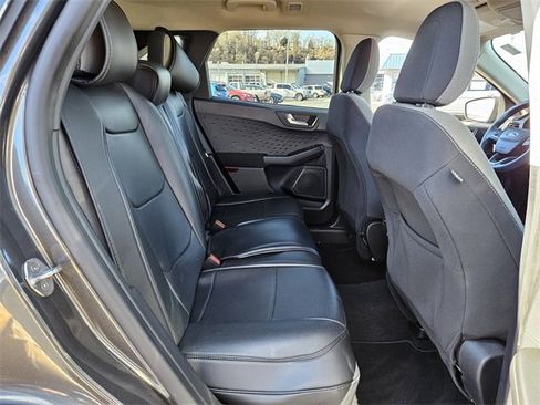 Used 2020 Ford Escape SE image 16