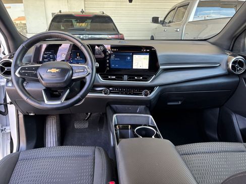 Used 2025 Chevrolet Equinox LT FWD image 33