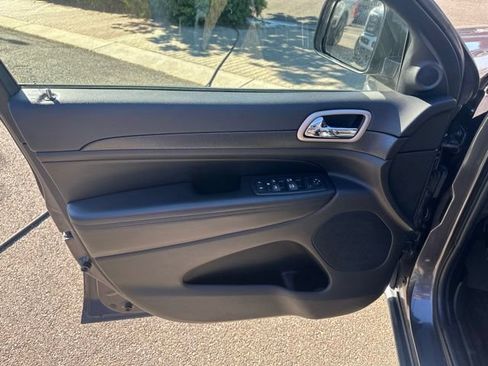 Used 2016 Jeep Grand Cherokee Laredo w/ Quick Order Package 23E AWD/4WD image 13