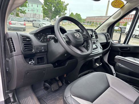 Used 2025 RAM ProMaster 2500 w/ Convenience Group FWD image 8