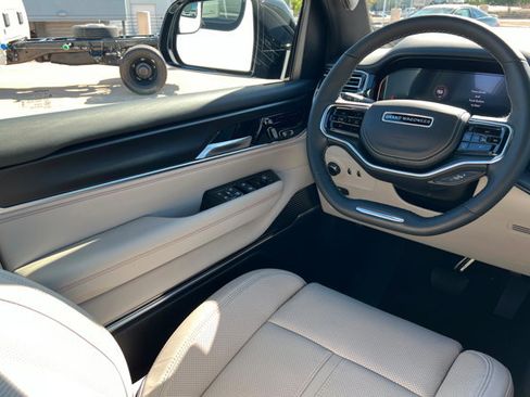 New 2026 Jeep Grand Wagoneer L Summit AWD/4WD image 11