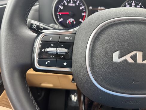 Used 2024 Kia Carnival LX image 24