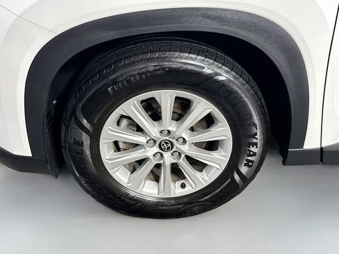 Used 2025 Toyota Grand Highlander AWD image 4