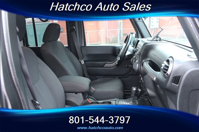 Used 2017 Jeep Wrangler Unlimited Sport w/ Connectivity Group AWD/4WD image 16