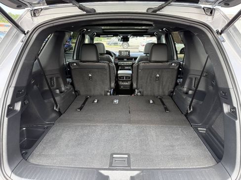 Used 2025 Honda Pilot TrailSport image 24