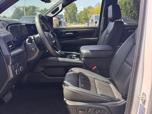 Used 2025 Chevrolet Tahoe High Country AWD/4WD image 6