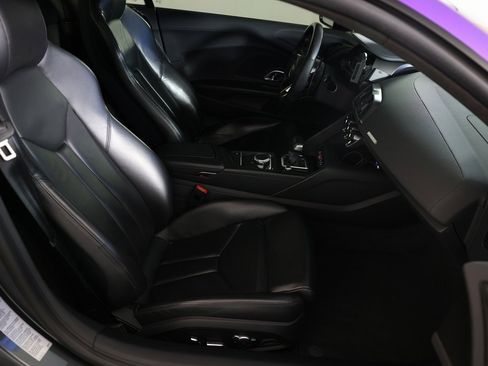 Used 2017 Audi R8 V10 w/ Carbon Exterior Package image 18