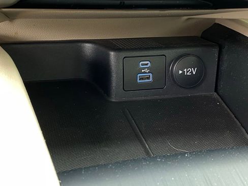 Used 2022 Ford Escape Titanium AWD/4WD image 19