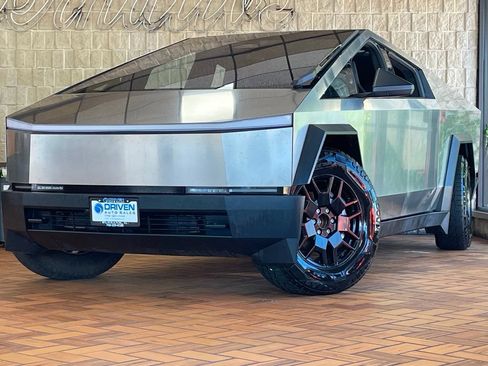 Used 2024 Tesla Cybertruck AWD Crew Cab image 2