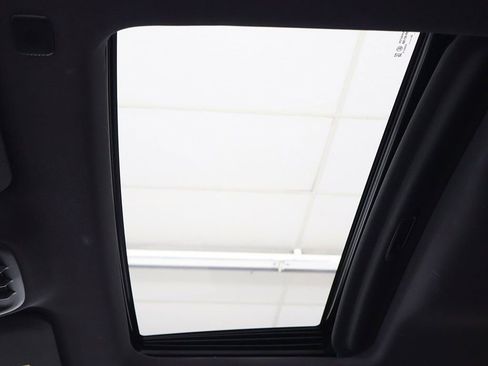 Used 2023 GMC Canyon Denali image 25