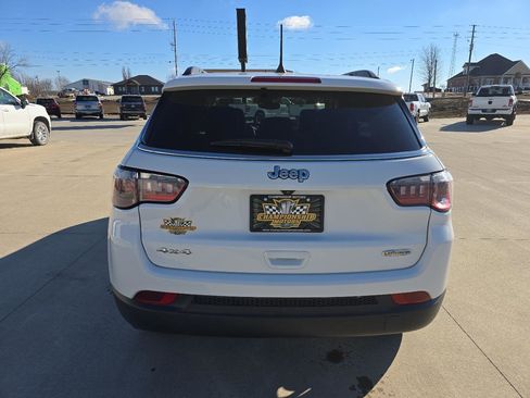 Used 2022 Jeep Compass Latitude image 4