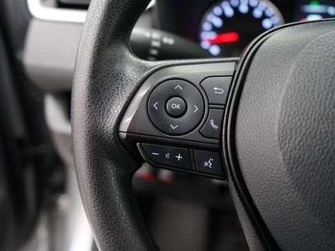 Used 2022 Toyota RAV4 LE image 17