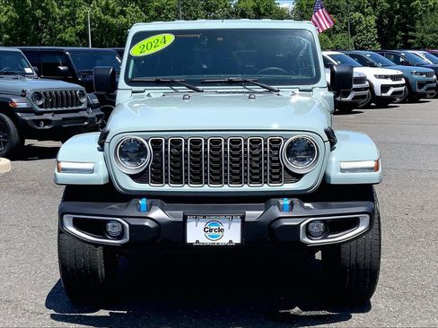 Used 2024 Jeep Wrangler Unlimited Sahara AWD/4WD image 3