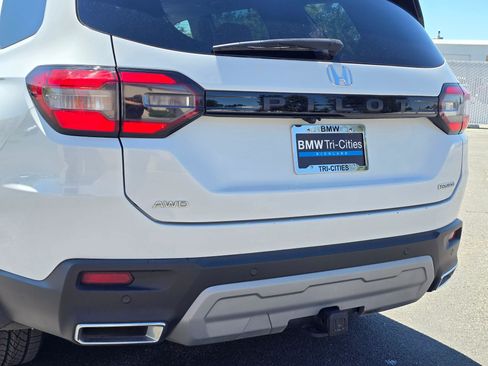 Used 2023 Honda Pilot Touring image 7