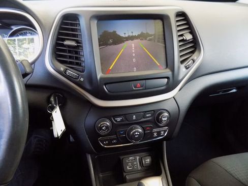 Certified 2017 Jeep Cherokee Latitude image 21