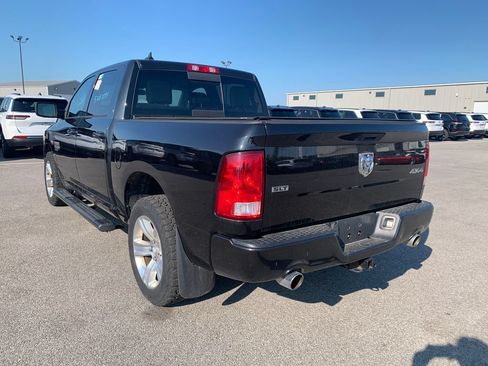 Used 2019 RAM 1500 Classic SLT w/ SLT Plus D←cor Group AWD/4WD image 6