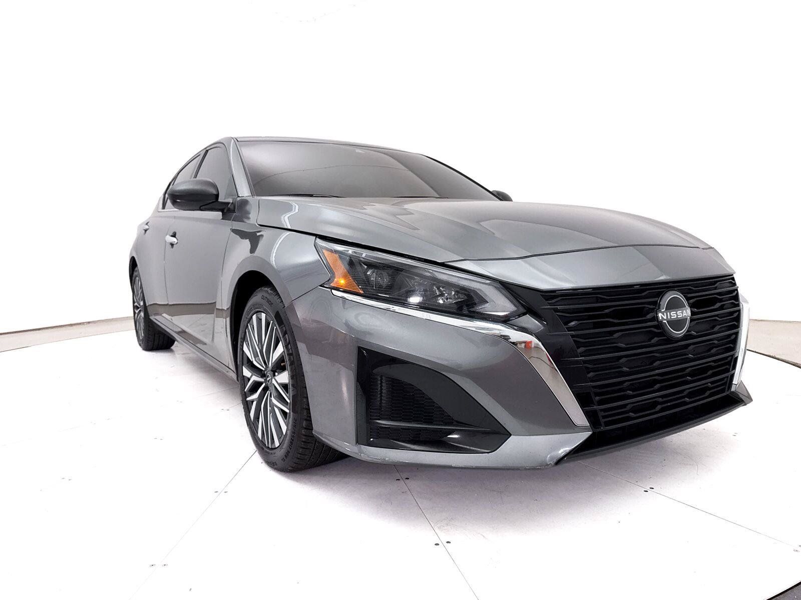 Used 2024 Nissan Altima 2.5 SV FWD image 9