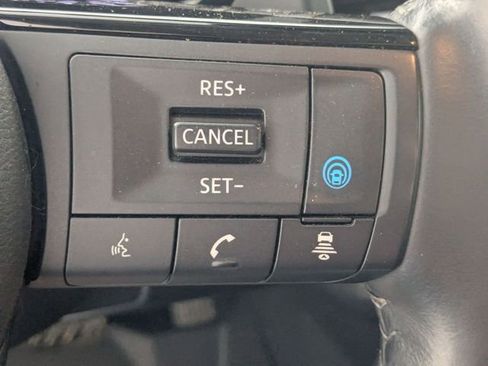 Used 2022 Nissan Pathfinder SL FWD image 16