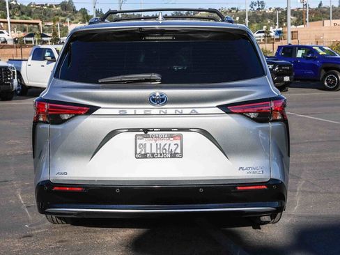 Certified 2024 Toyota Sienna Platinum image 25