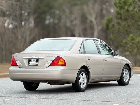 Used 2000 Toyota Avalon XL image 10