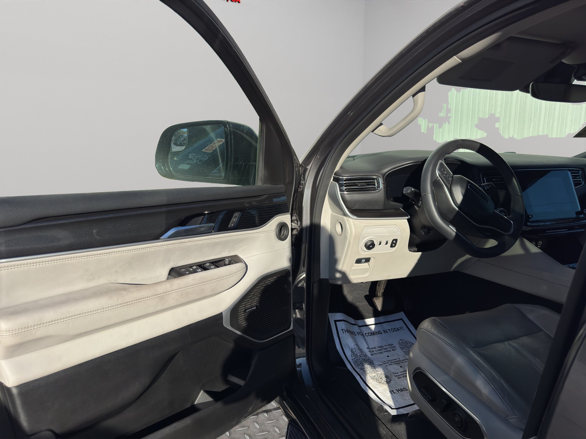 Used 2023 Jeep Wagoneer L 2WD image 4